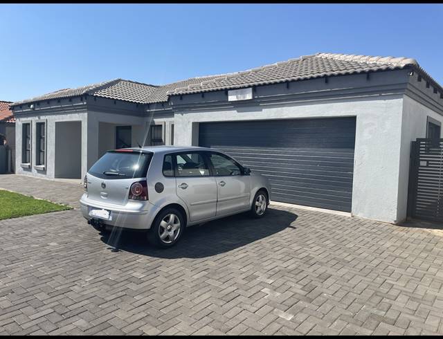 3 BEDROOM FREESTANDING FOR SALE IN THE ORCHARDS